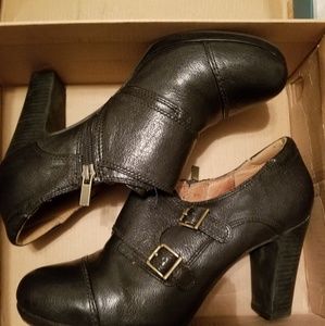 Clarks Black pump shoe heel